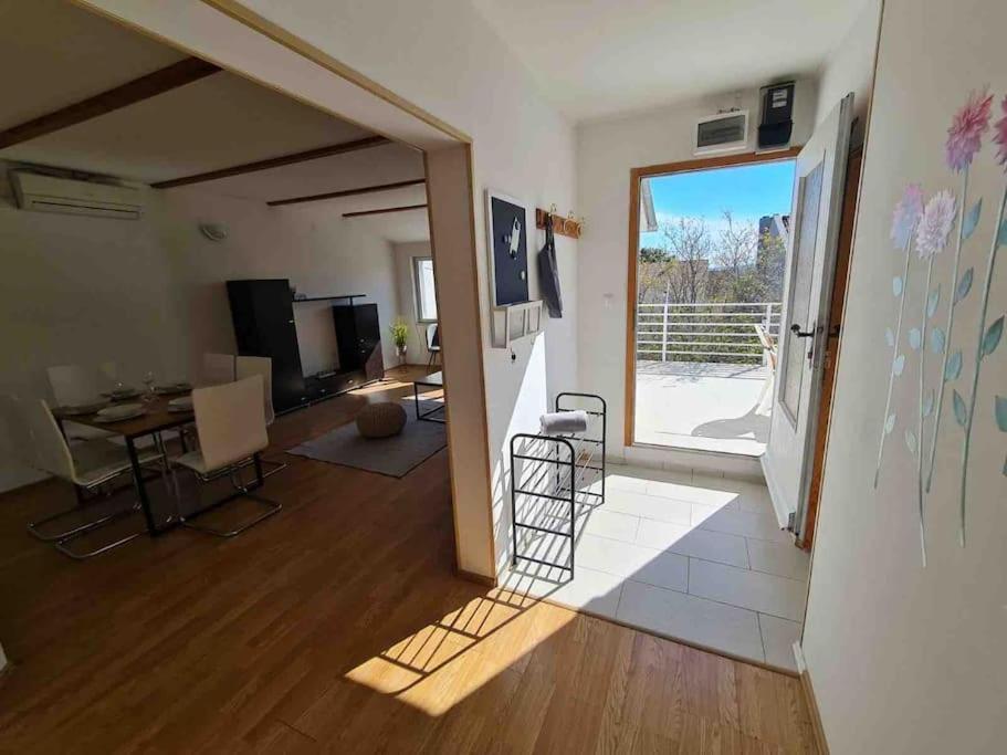 Prostorny Domov V Nejkrasnejsi Casti Chorvatska Apartment Vodice Exterior photo