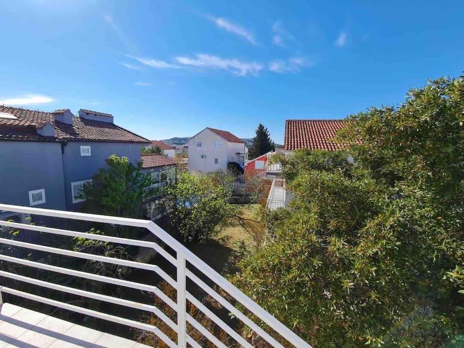 Prostorny Domov V Nejkrasnejsi Casti Chorvatska Apartment Vodice Exterior photo